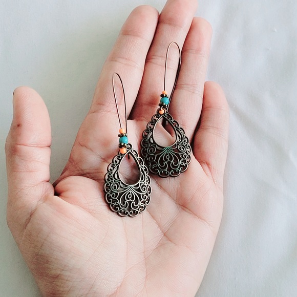 Boho Artsy Vintage Brass Patina Dangle Green Filigree Drop Earrings - Picture 2 of 4